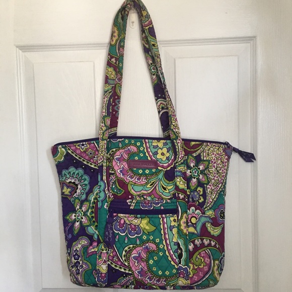 Vera Bradley Handbags - Vera Bradley Heather Purse. In Excellent Condition
